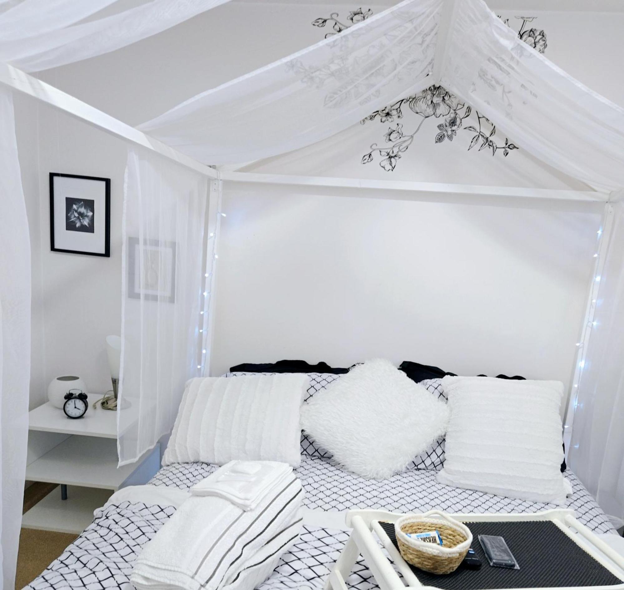 Charming Room With Attached Private Bath In The Heart Of Vancouver! Private Parking, Self Check-In & Just 4 Mins To Metrotown! Exterior foto