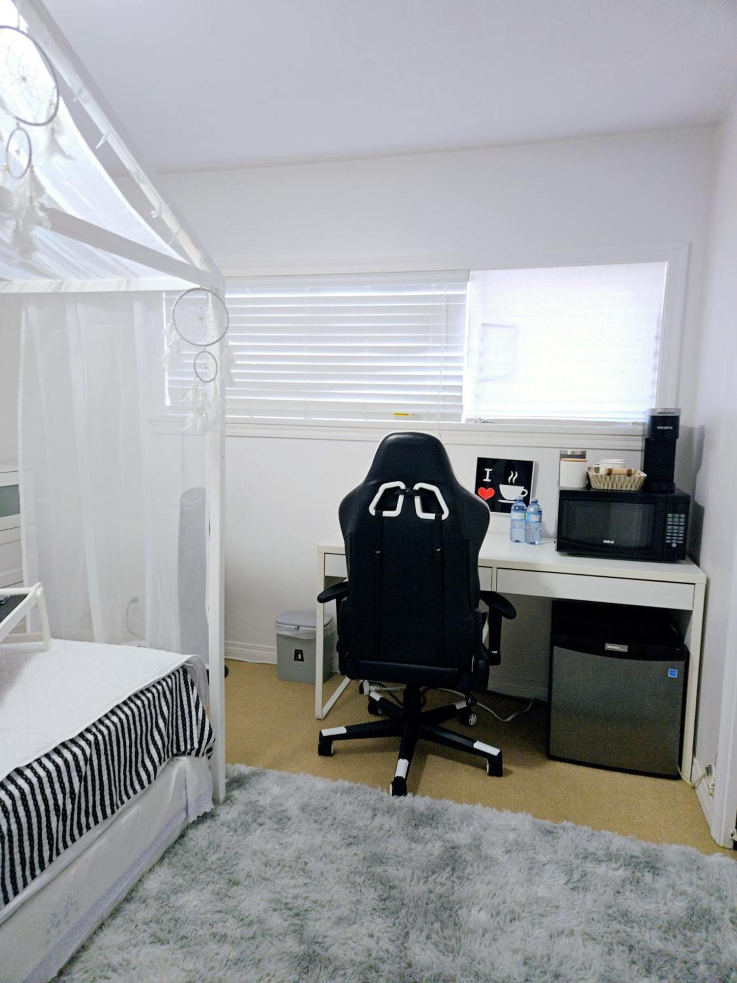 Charming Room With Attached Private Bath In The Heart Of Vancouver! Private Parking, Self Check-In & Just 4 Mins To Metrotown! Exterior foto